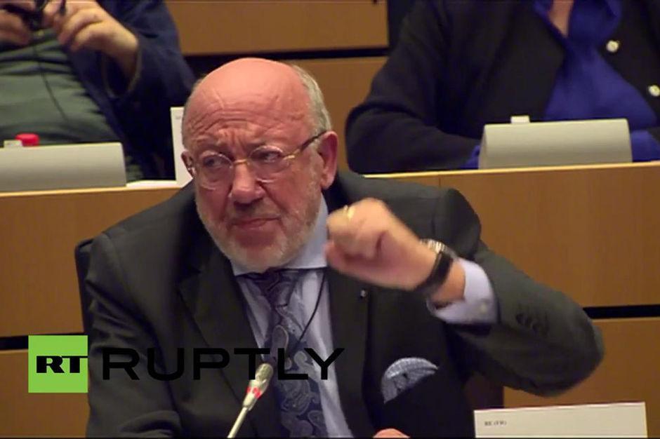 LeVif's tweet photo. Louis Michel rouge de rage pratiquement éjecté du parlement européen (vidéo) https://t.co/QcD9axc46f https://t.co/FTXckR5b1N