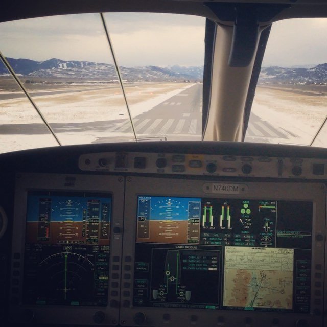 spotterscol's tweet image. Foto de @sdiaz1994 vía instagram.com/p/BA_OfTeIgfq/ - Greasing it on Runway 19 ✈️ #ea50 #eclipsejet...