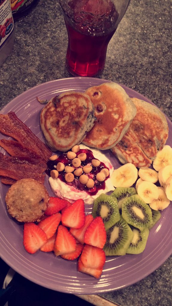 breakfast with <a href="/emmalily434/">emma</a> 😍☕️⛅️proud moment.🙃😂