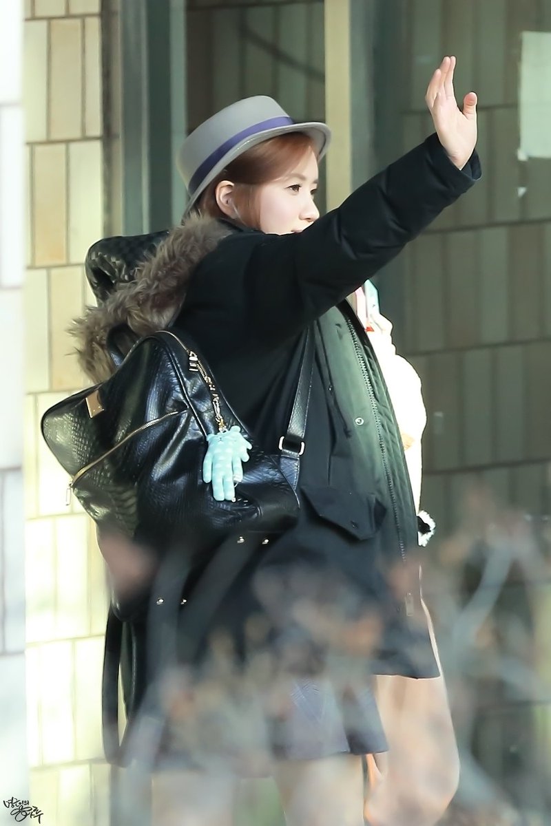 _haroo_jin's tweet photo. 160119 삼성 플레이 더 챌린지 출근길 러블리즈 JIN

하나 세고 둘을 세면 안녕 👋🏻

#러블리즈 #박명은 #Lovelyz #JIN @Official_LVLZ https://t.co/mU8WBV45cU