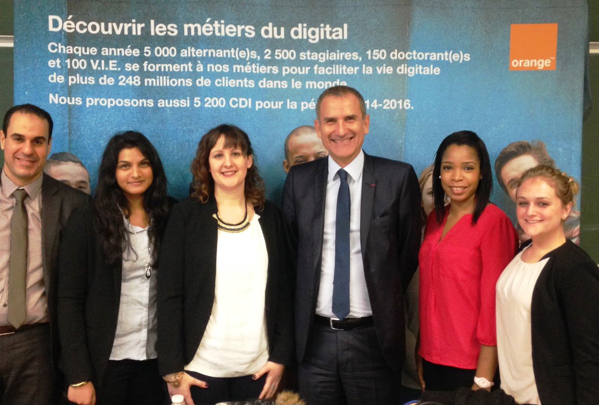 Orange_Csltg's tweet photo. Quand le président @Guy_mm du @syntecnumerique vient à notre rencontre #JEMNUM #fierté #stage #emploi #recrutement https://t.co/CrYelAsl0W