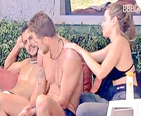 p0xalana's tweet photo. 💁🏼💕👦🏼 Amiga assim não tem como te defender. #Aniel #ShippoSim https://t.co/poCDzYLTte