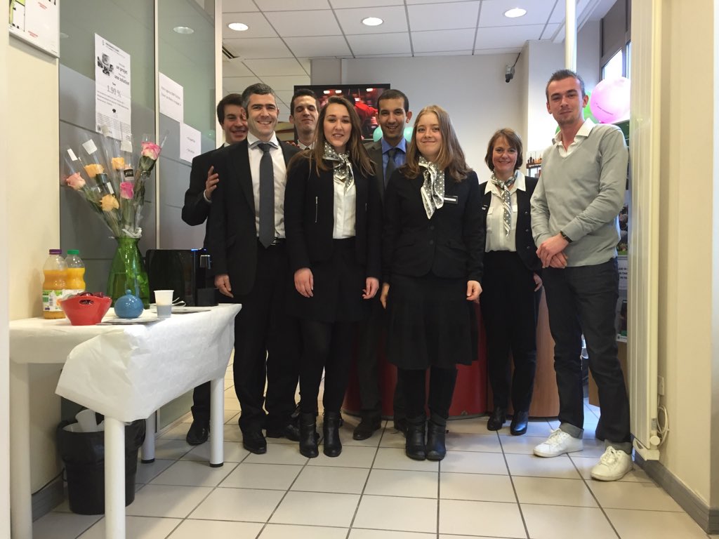 PajotLoic's tweet image. Les clients #bnpparibas d&apos;Evian ravis par une nouvelle source relationnelle.Dday avec nos clients #preferenceclient