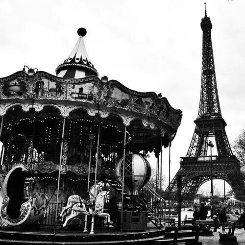 TorreEiffeI's tweet photo. ¿Subimos?🗼🎡🎠 #París #TourEiffel #TorreEiffel #Francia #France #Carrusel https://t.co/SLhtwzF4Y6