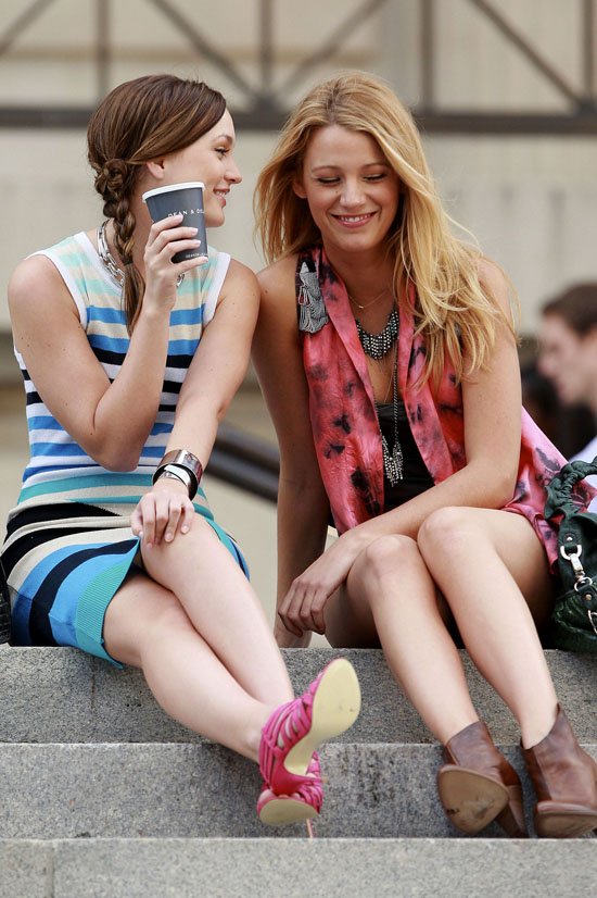 Bycarool94's tweet photo. Mãe ,Pai alguém Traz de volta esse tempo bom 
por favor nunca te pedi nada #gossipgirlday https://t.co/JidmTm9z4c