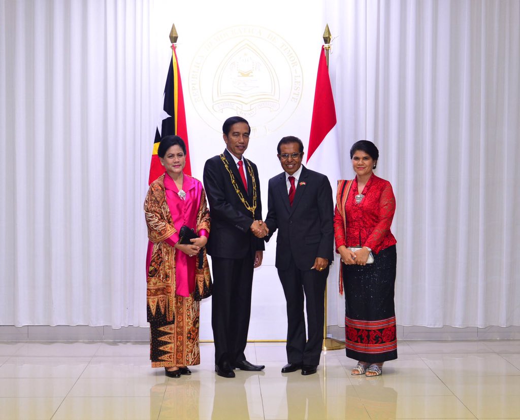 jokowi's tweet photo. Timor-Leste adalah salah satu negara tetangga kita yg terdekat. Kita dua  negara yg bersaudara -Jkw https://t.co/Nl45WqDsdc