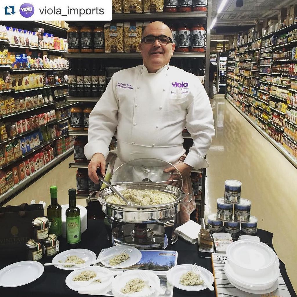 mrsgreensmarket's tweet photo. We 💚 @viola_imports! ・・・
All set for tasty @savinitartufi #truffle @risoacquerello #risott… https://t.co/6MwbIwlVK7 https://t.co/WS47fBxDS6
