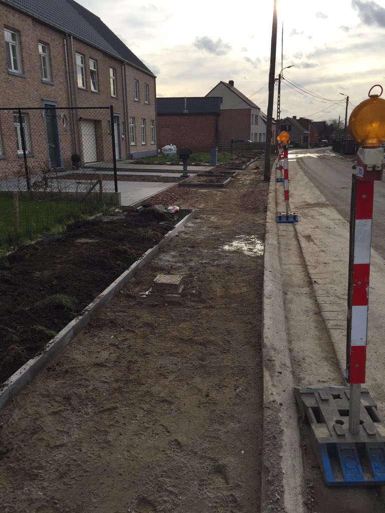 OW_Putte's tweet photo. Nieuw voetpad te Bareelstraat. #putte https://t.co/a8ccpO2wef