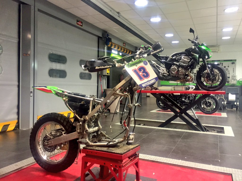Missing any parts?! 😱 Repasando las klx140 para la nueva temporada #RideWithUs