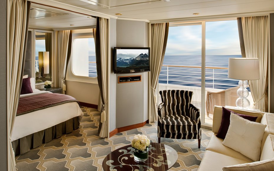 TravelLeisure's tweet photo. Q5: What’s your top packing tip for a cruise?  #TL_Chat https://t.co/8NExUHgQxM