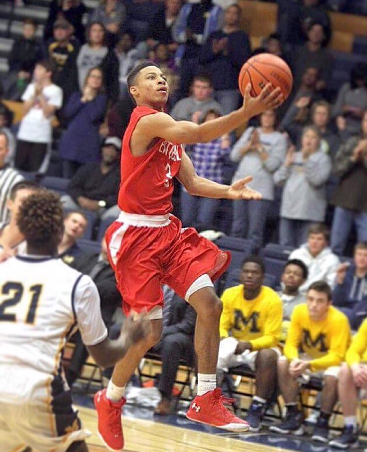 Coachmcmurray's tweet photo. I'm telling you colleges are really missing the boat on this pure PG from Centralia! Sr. @_deeforthree #jetlife https://t.co/7PTgf5bXgL
