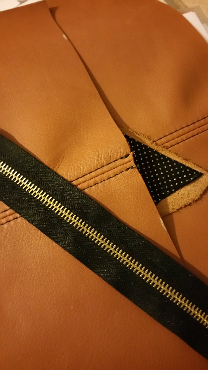 blue_elvers's tweet image. #tan #gorgeous supple leather mixed with spot lining.... #smartcombination #gonnamakeagorgeous #clutch