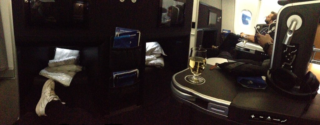 Rasmusjson's tweet image. Känslan som uppstår när man skulle suttit i en trång stol med nackspärr och fick det här istället. #livingthedream