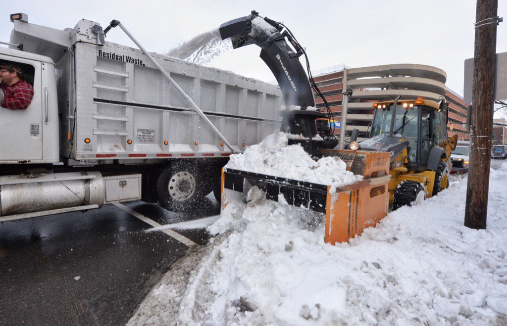 BlaineShahanLNP's tweet photo. City snowblower working on W Orange St. #LNPStormwatch #lancastersnow @LancasterOnline https://t.co/dh9CMmwQL4