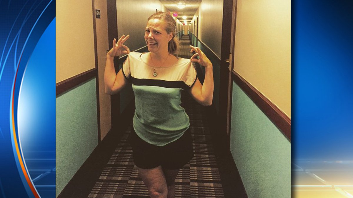 Woman's shirt eerily mimics hotel hallway bit.ly/1UoFBPP?utm_me… https://t.co/SWn4qZ3fHS