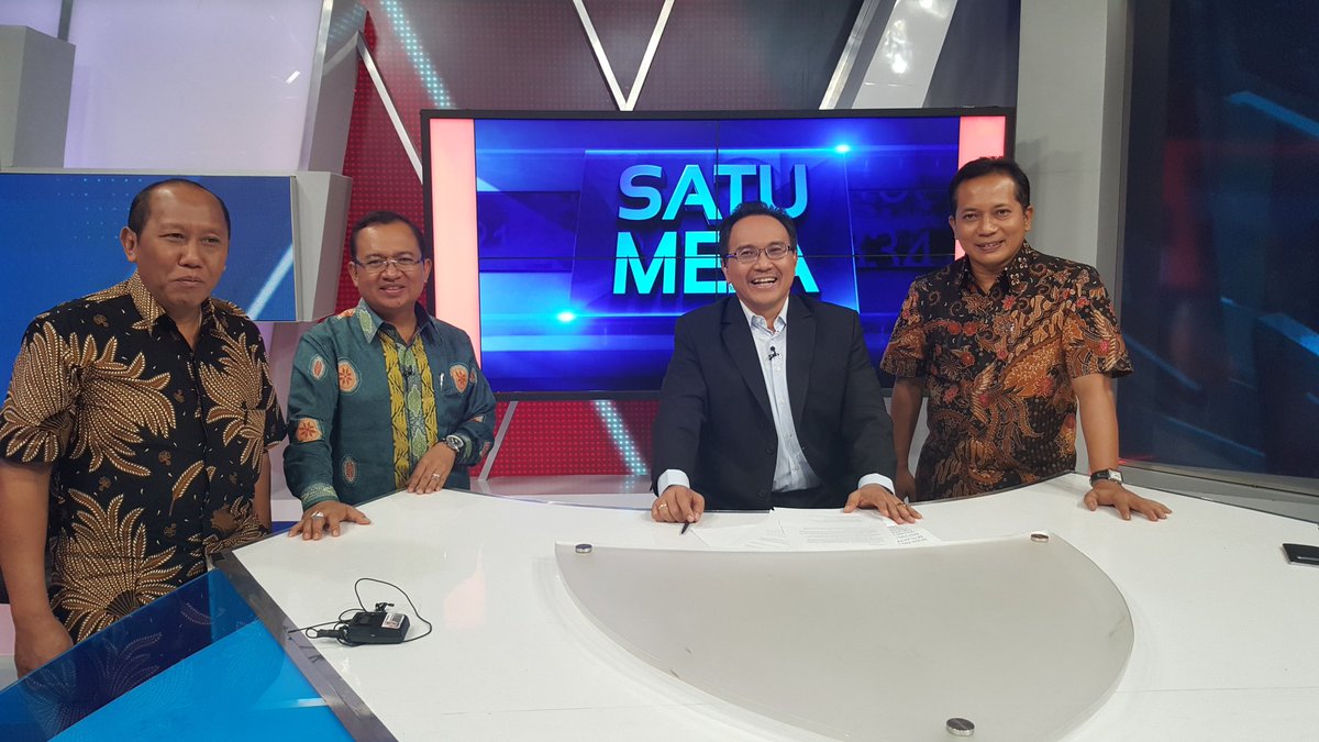 Selesai #satumeja bersama <a href="/PriyoBudiS/">PBS</a> <a href="/IkrarNusaBhakti/">Ikrar Nusa Bhakti</a> <a href="/fer/">Fernando Alvarenga</a>