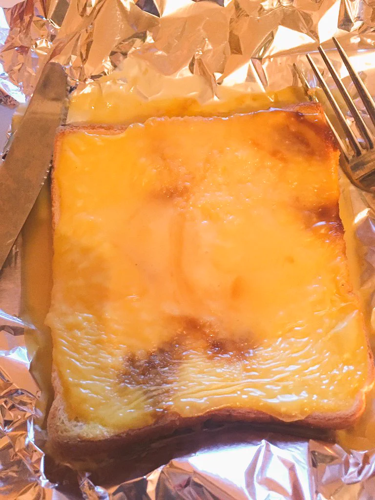 食パンの上にプリン→焼く→フレンチトースト完成！！