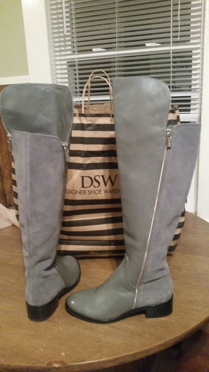 ShoeDaddy69's tweet image. @DSWShoeLovers Or some fabulous boots right @housewifekelly #MK #bootbabe 👢👢😘