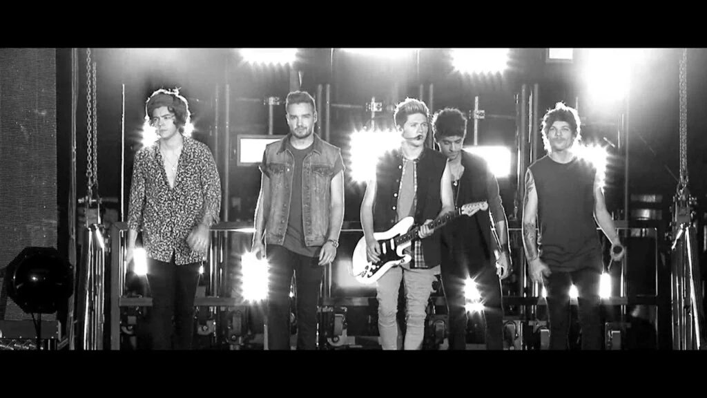 floopando's tweet image. TIROS E MAIS TIROS  #1DHistoryVideo