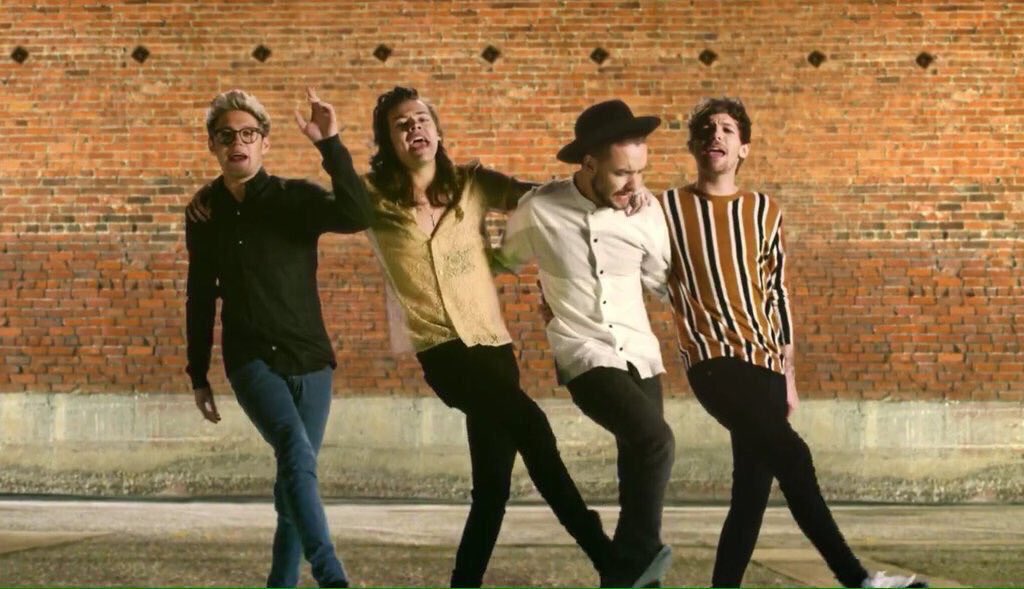 meandthestars_'s tweet image. "But terrible, terrible dancers."