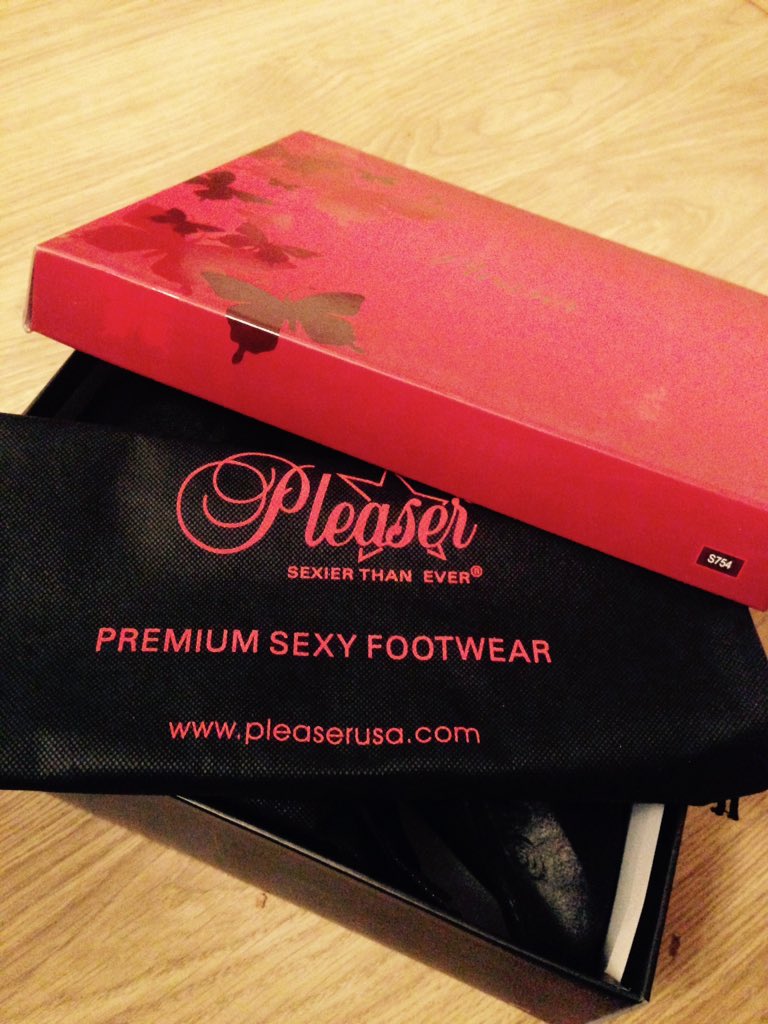 HoneyBoxShoes's tweet photo. Orders of new #pleaserpole dancing shoes FLYING out today ❤️ #poledance #poledancing ❤️ https://t.co/z1YhlBWU9i