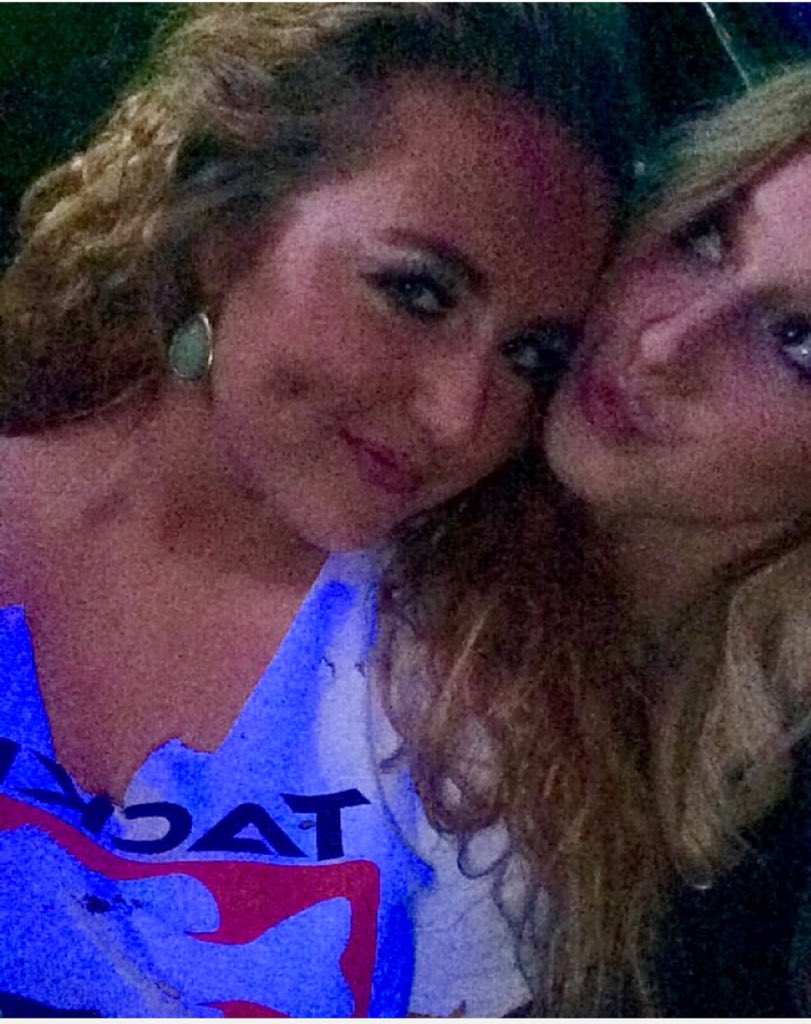 caseydilla093's tweet photo. A friend is someone who knows all about you and still loves you 💕👯 https://t.co/XsGlnRWWoR