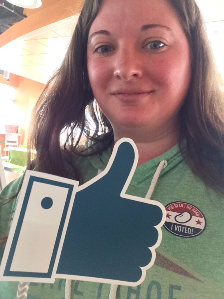 UnicornOclock's tweet photo. In the great chili debate, beans are the only way to go! #probean #socialoctopus #ivoted https://t.co/ySfIL5Q7m5