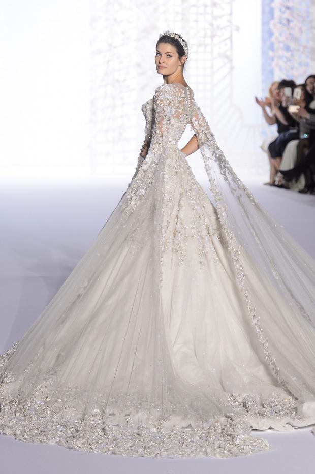 FashionweekNYC's tweet photo. Gorgeous Finale Dress from the @RalphandRusso Spring 2016 Couture Collection 👰💍💐 https://t.co/c7VZo2CZII