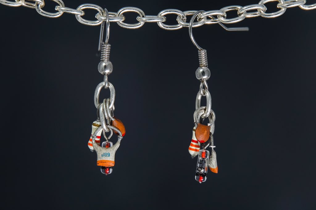 CurioAndCoCA's tweet photo. Resistor &amp; capacitor earrings. On sale now. #engineering #electronics #tech #jewelry #jewelryonetsy #STEMwomen https://t.co/DzIzse5fd5