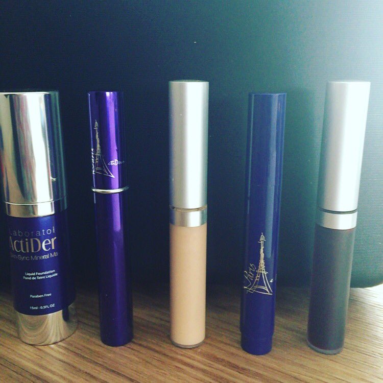 VicActiDerm's tweet photo. Some of my makeup🙈 https://t.co/Gqz0mpOiWn #makeup #bbloggers #beauty #selfie #makeupaddict #mua #flawless #musthave https://t.co/Ru3O2Orxhn