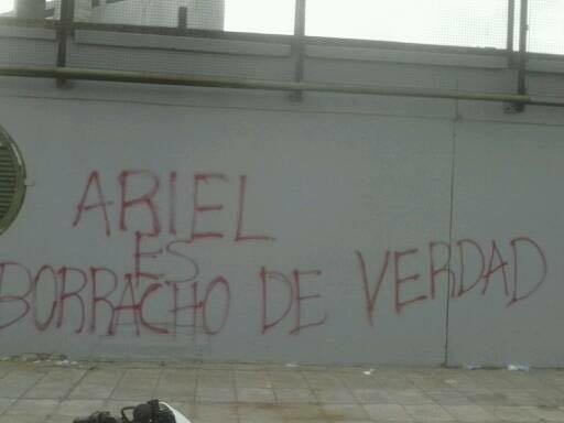 La facción disidente de la barra de River volvió a pintar el Minella en la previa del partido ante San Lorenzo.