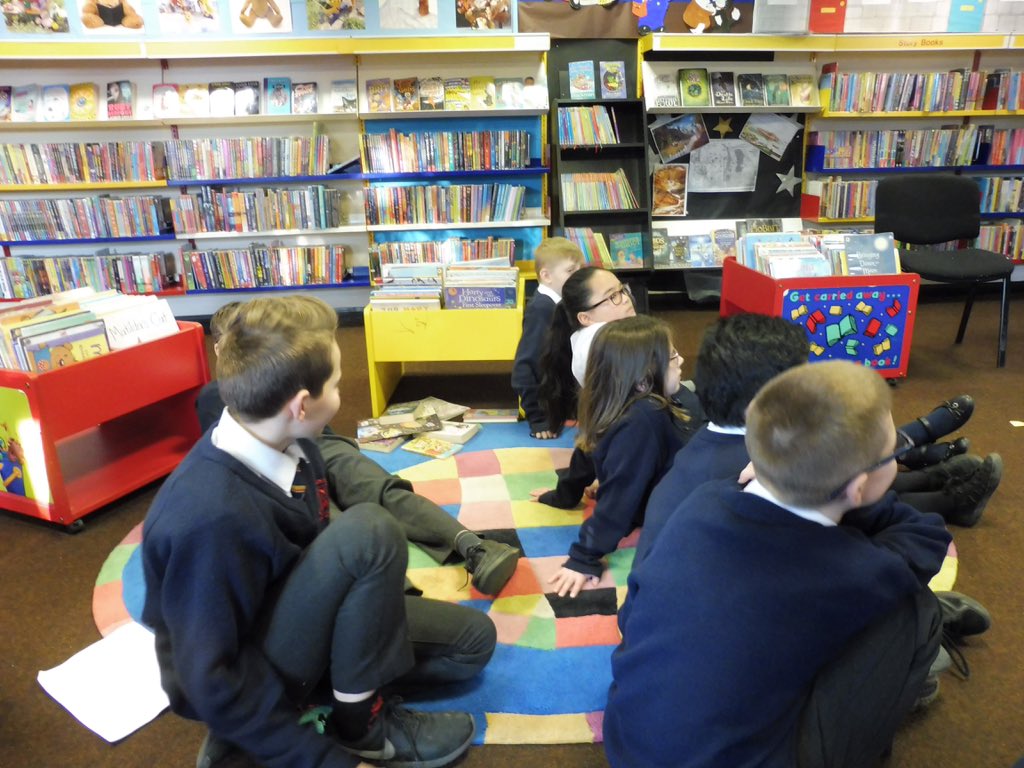 EngStPetersRC's tweet photo. Engaging with the library with our #ChatterBooks group. Thank you to #CrownhillLibrary for a super afternoon 😄📚 https://t.co/6osE0zO9yM