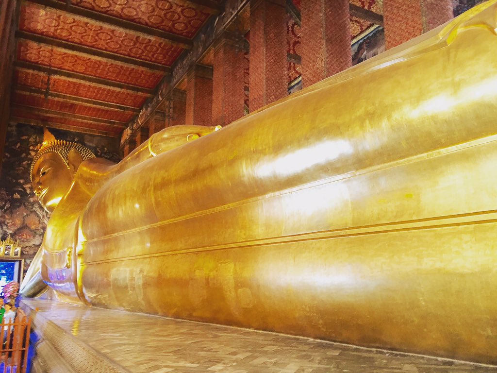 KhaoSarnBoston's tweet photo. No trip to #Bangkok is complete without a visit to the #GrandPalace and #RecliningBuddha! #ThaiFood #Foodie https://t.co/yFsDVT9vmL