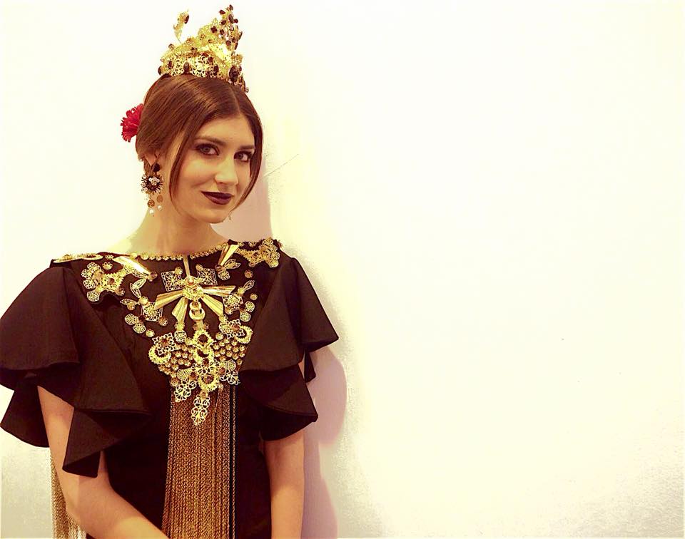 NuevaModa's tweet photo. .@ANYOVIP en backstage de @turismodemalaga para #PasarelaLarios16 en @fitur_madrid.Diseñador: Jorge Sánchez (24K) https://t.co/krODMU5HYY