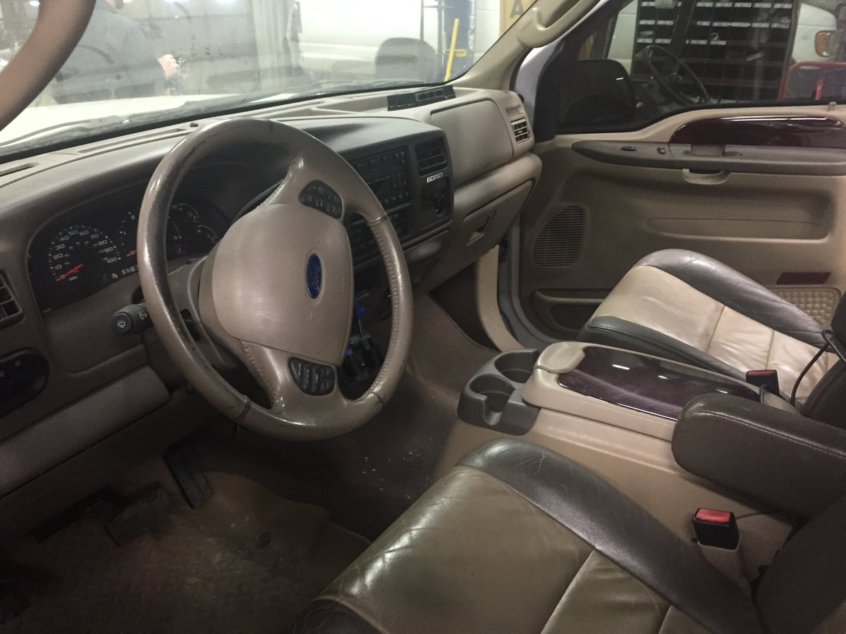 DCSDoug's tweet image. Getting started on this clean loaded 03 Exc EB w/ the 6.0 blues.  What  should use?  Commonrail or 12v?