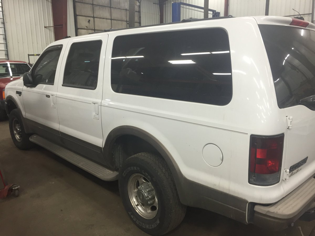 DCSDoug's tweet image. Getting started on this clean loaded 03 Exc EB w/ the 6.0 blues.  What  should use?  Commonrail or 12v?