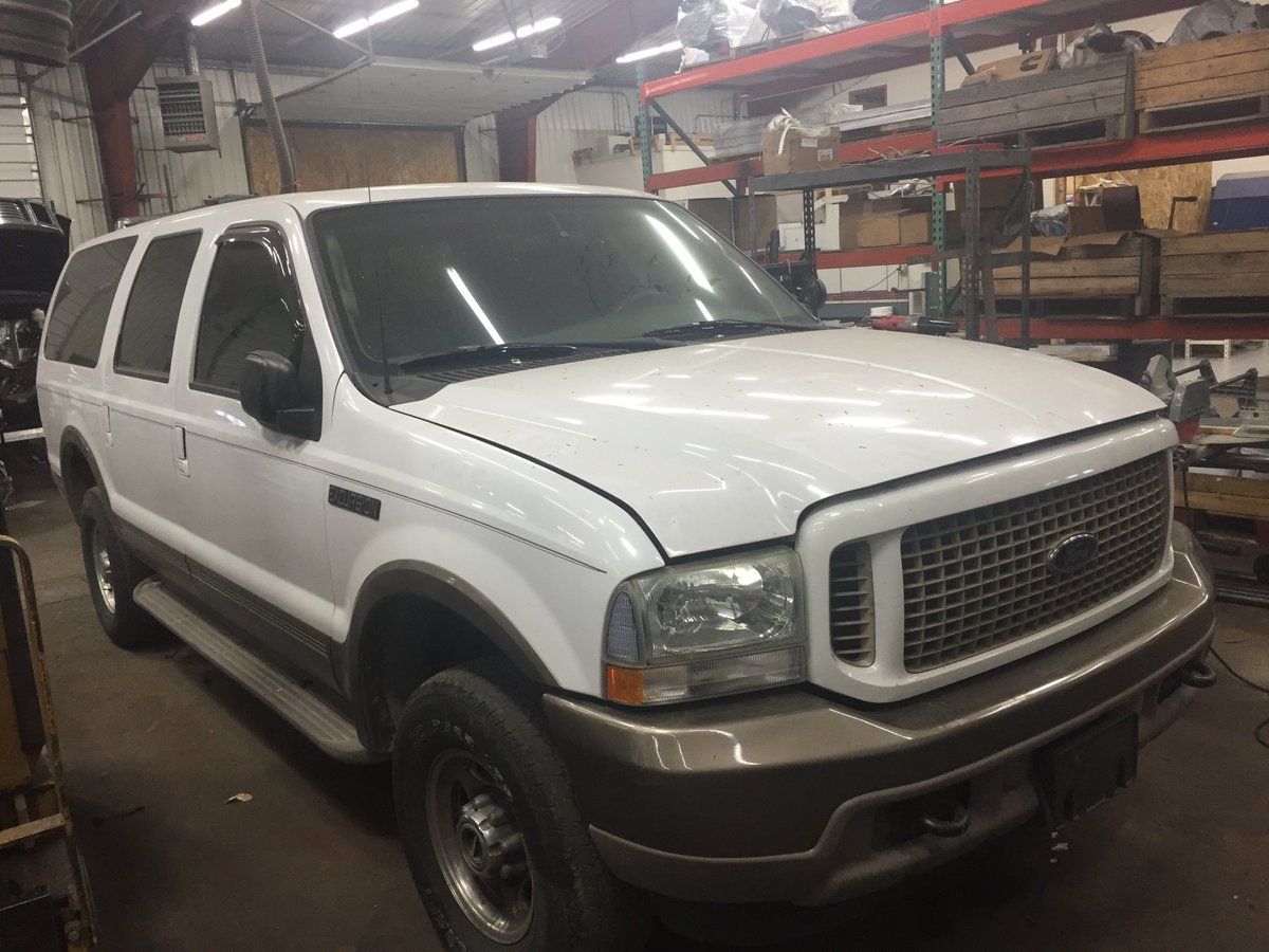 DCSDoug's tweet image. Getting started on this clean loaded 03 Exc EB w/ the 6.0 blues.  What  should use?  Commonrail or 12v?