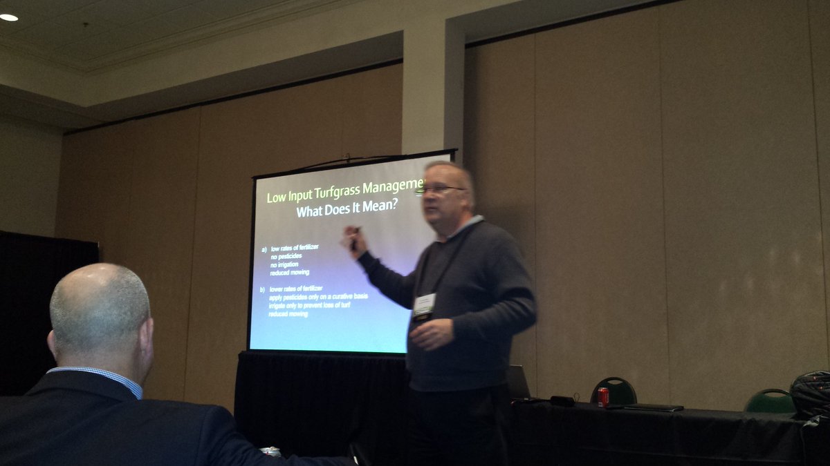 UMs Tom Turner IDs strategies in 'reducing' fertilizer for densest grass possible w/ least inputs <a href="/mate2016/">Dario Mate</a> #vaturf