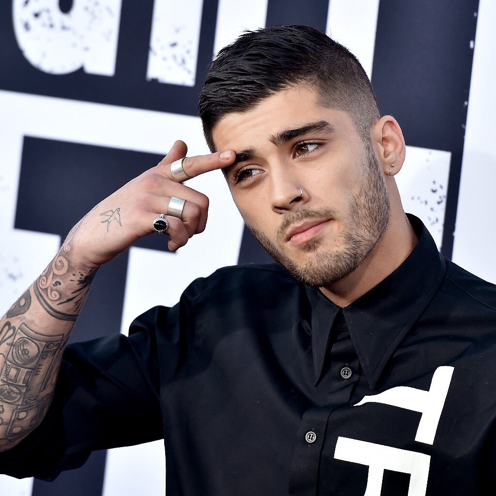 tattooedreams's tweet image. #1DIsOverParty