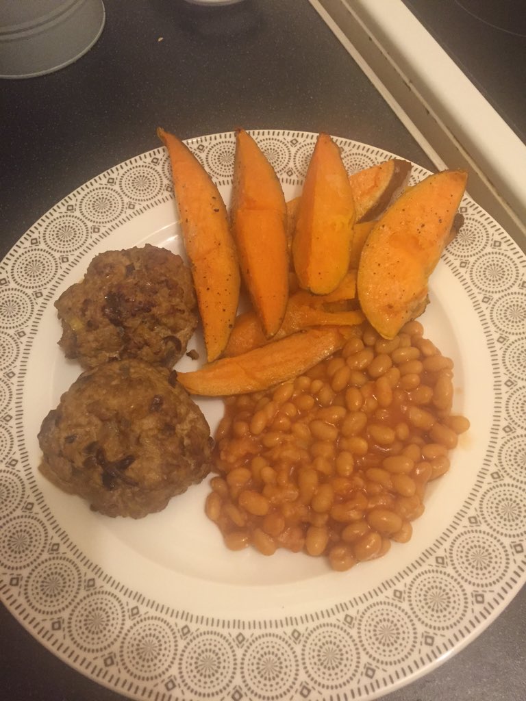 ParrySW's tweet image. Home made turkey burger, sweet potato wedges and beans! Yum yum!