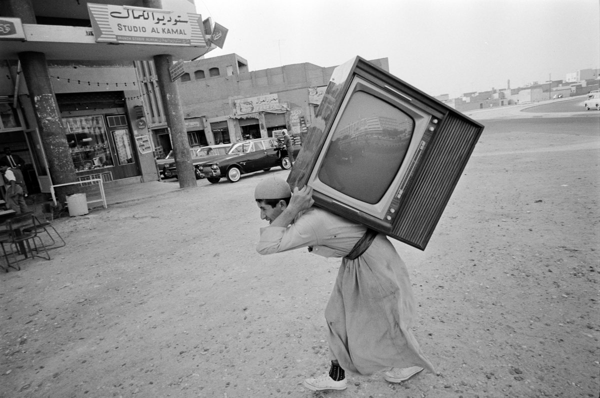 MagnumPhotos's tweet photo. Today we celebrate 90 years of #TV which was 1st publicly demonstrated by John Logie Baird on 26 January 1926. https://t.co/0EPSJNGf4z
