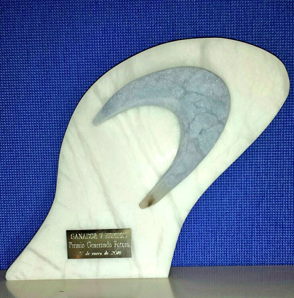 Escultura de Eva Jaso en alabastro de Fuentes, nuestro premio simbólico al ganador de la V Edición #emprendedores