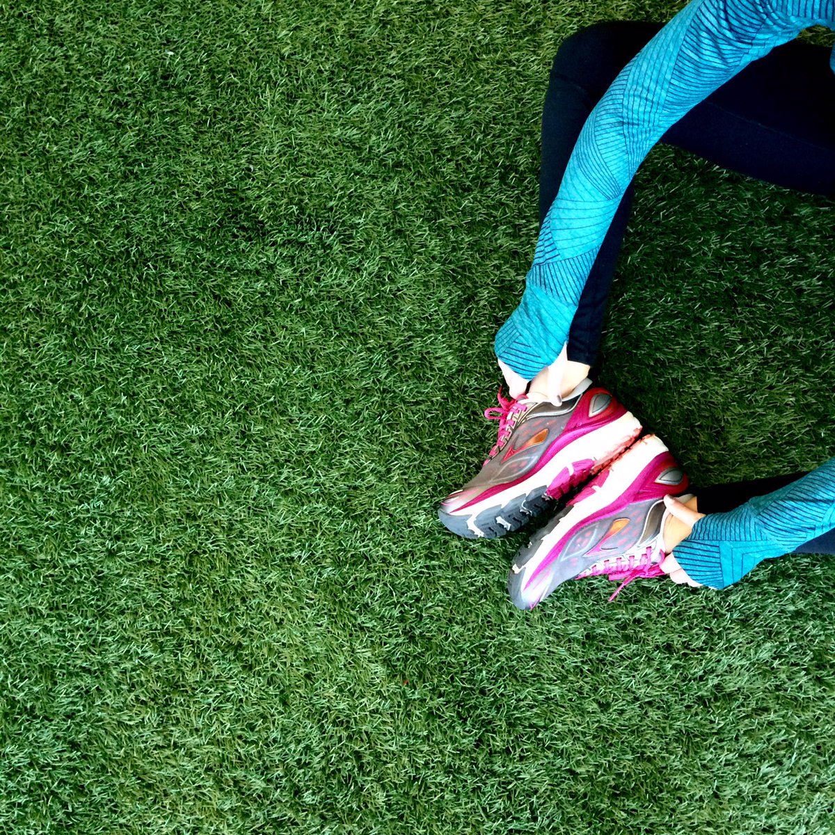 brooksrunning's tweet photo. We never regret stretching. We always regret NOT stretching. #Transcend3 https://t.co/lOmerIheiU https://t.co/bkRtVq7y1q
