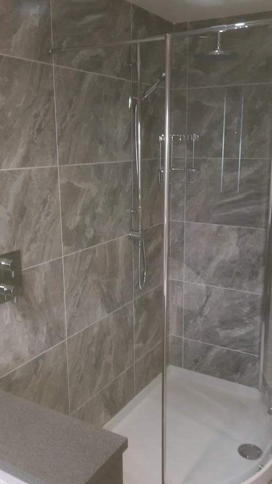 TBathroomworld's tweet photo. Bathroom installation with #idsurfaces nitelight wall cap & matching footboard #matkishowering https://t.co/g83a1jbACi