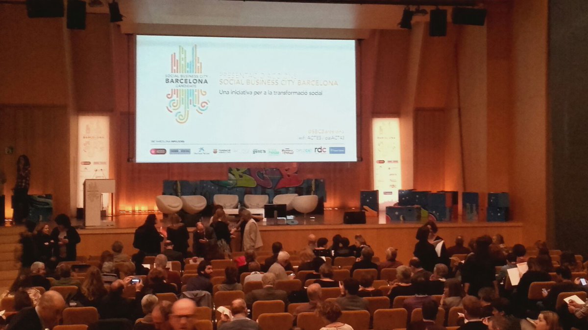 ADICMediacio's tweet photo. Dia completíssim al @sbcbarcelona amb el premi nobel de la pau, el professor Yunnus https://t.co/fZw8349P9k