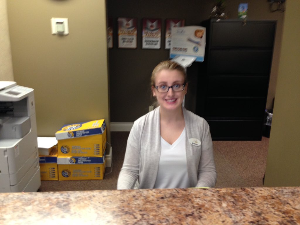 RhondaMcFaul's tweet photo. Our beautiful girl at her newest job. #proudparents #picsatwork #tradition https://t.co/9VbtqX73Sd