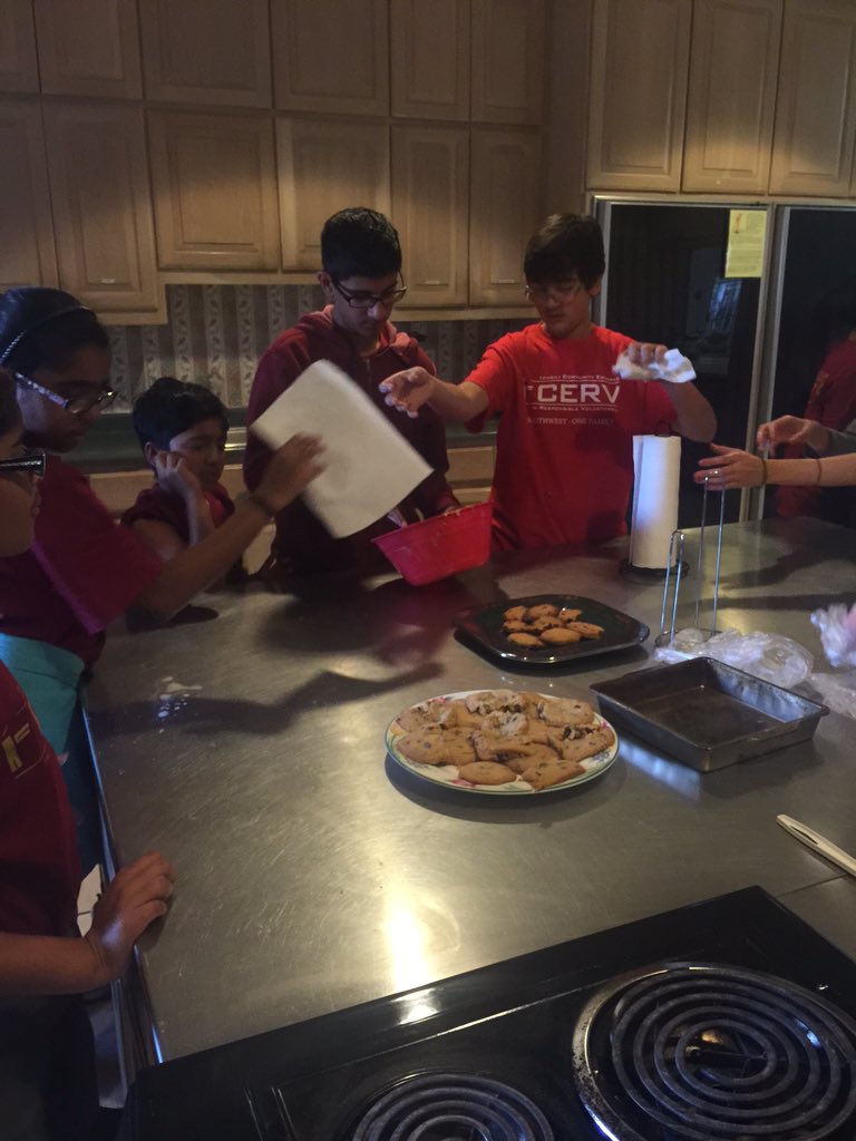 iCERVSA's tweet photo. The Ronald McDonald house was a success! Shoutout to all the members who came and showed their support to the kids!! https://t.co/mXp4FoAruG