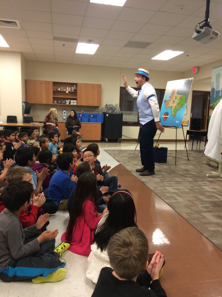 MsHolcek's tweet photo. Learning about water conservation with #dowserdan. @ElsaEngRRISD @RoundRockISD https://t.co/e9qs8O0vYH