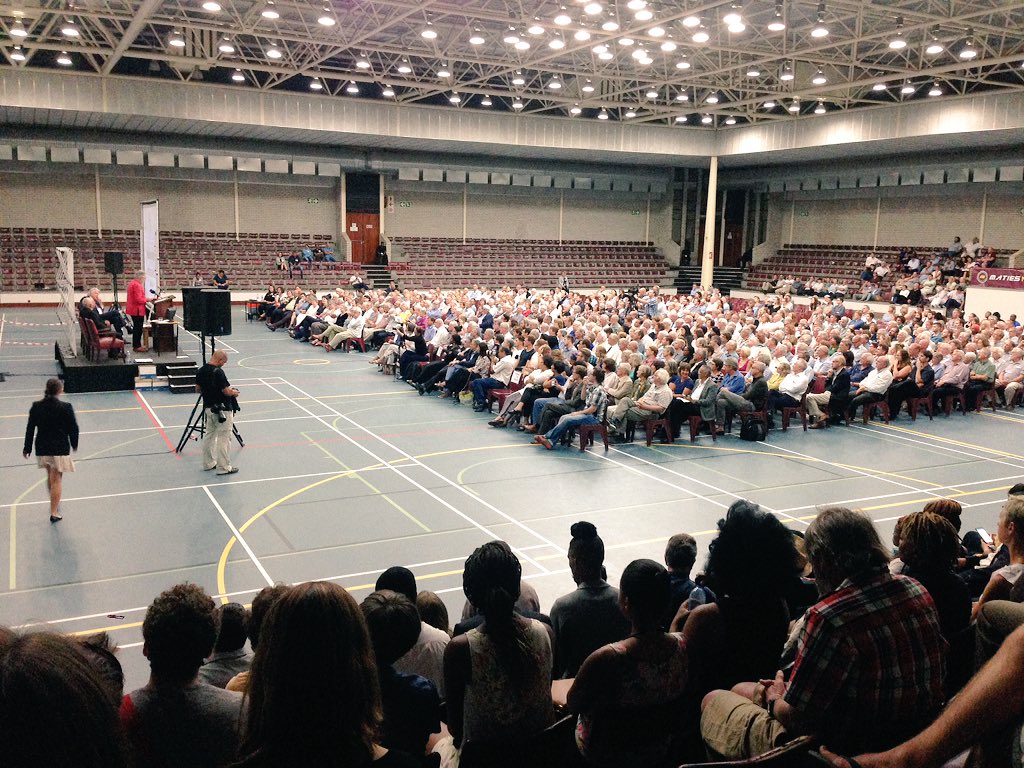 Breyten Breytenbach begin sy toespraak getiteld "Die koei in die Bosch" by die US Konvokasie