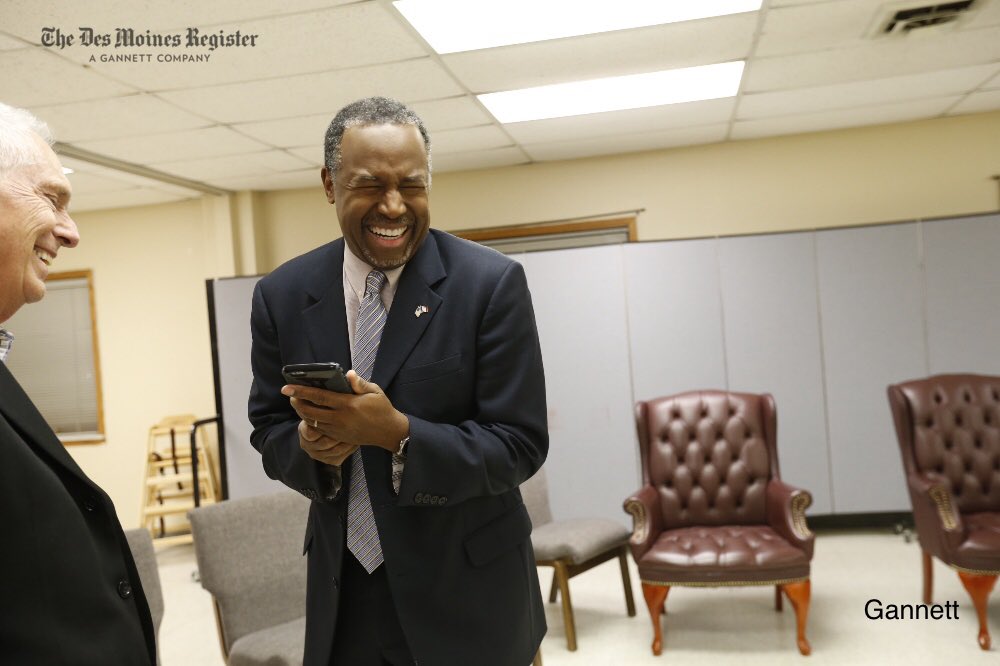 mzamoraphoto's tweet photo. .@RealBenCarson laughs as he jokes with Siri before attending an evening church event. #iacaucus #dayinthecaucus https://t.co/QbtFw660Fa